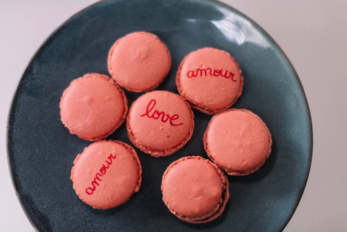 Macarons met amour en love